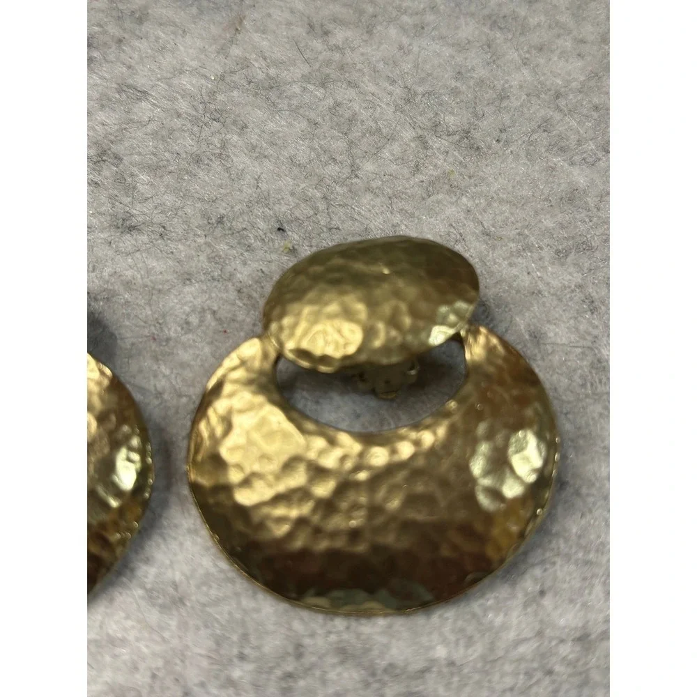 #33  Hammered Crescent Shape Clip-on